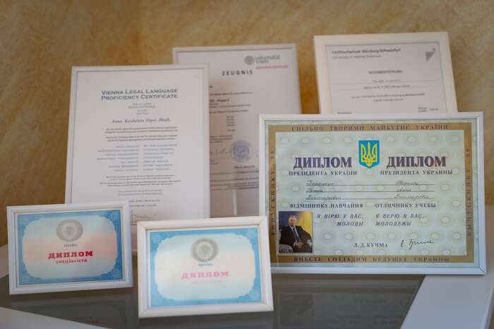 Diplome und Zertifikate